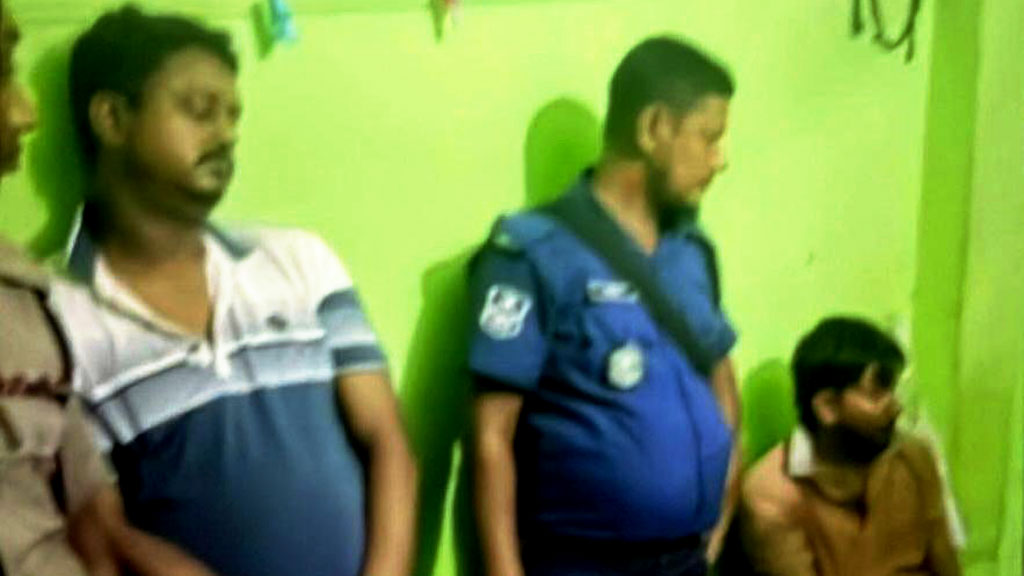 ডেমরা-না.গঞ্জে অভিযান: অস্ত্র-গুলিসহ ‘মাদক সম্রাট’ খ্যাত মাসুদ ও ছাত্রদলের আহ্বায়ক গ্রেপ্তার